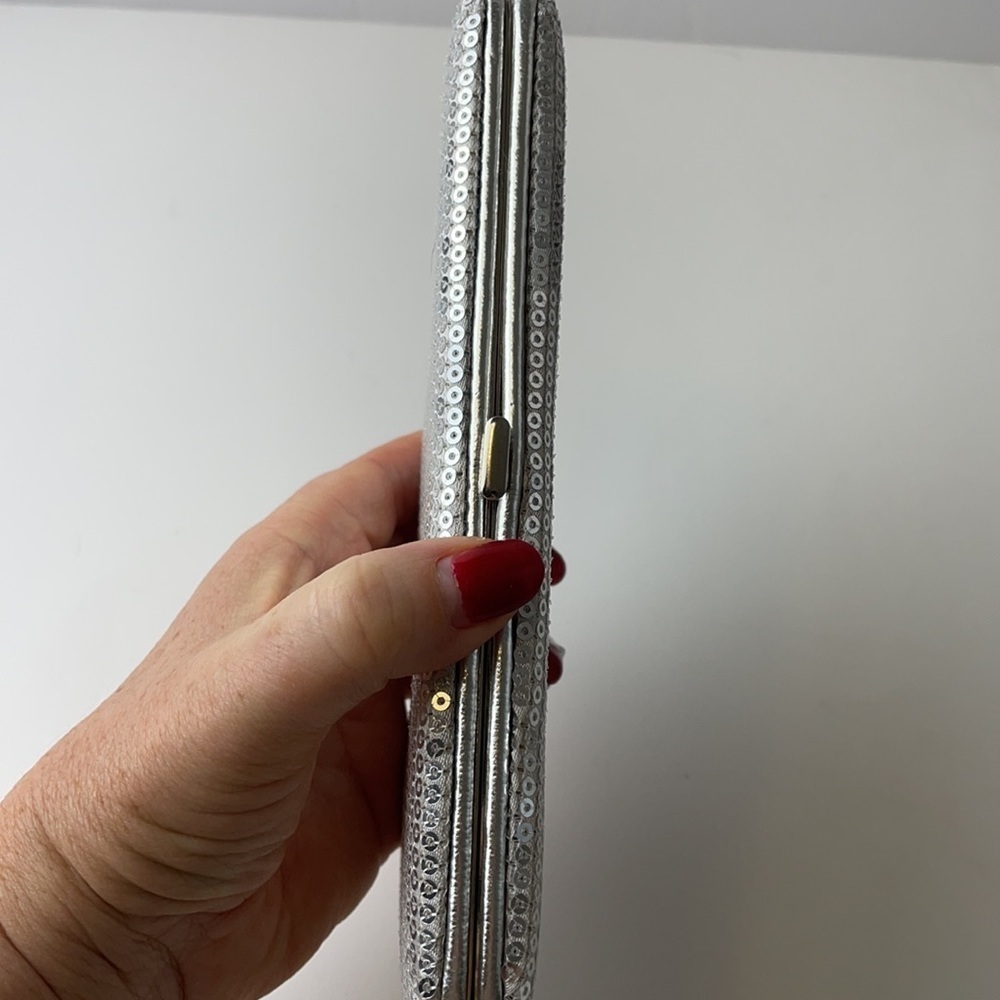 Hard Case Silver Sequin Wallet 17 x 9 x 2 cm - Picture 2 of 10